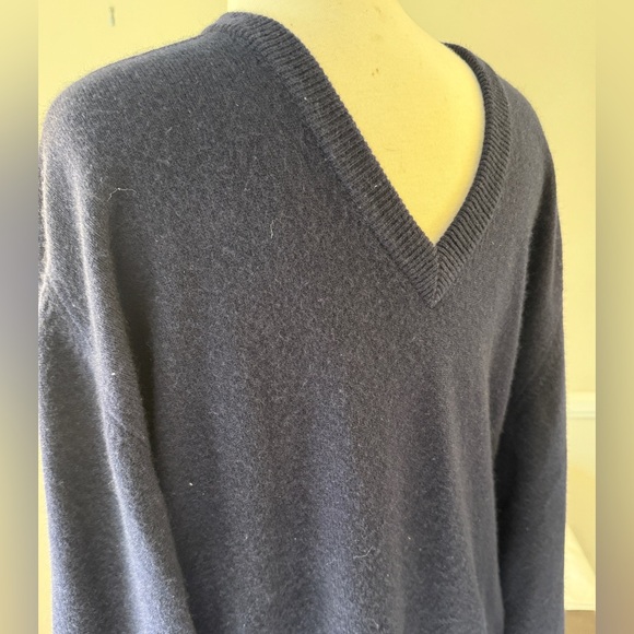 Clan Douglas (Nordstrom) Classic Cashmere V-Neck, XL, Blue. Made in Scotland. - Picture 4 of 8